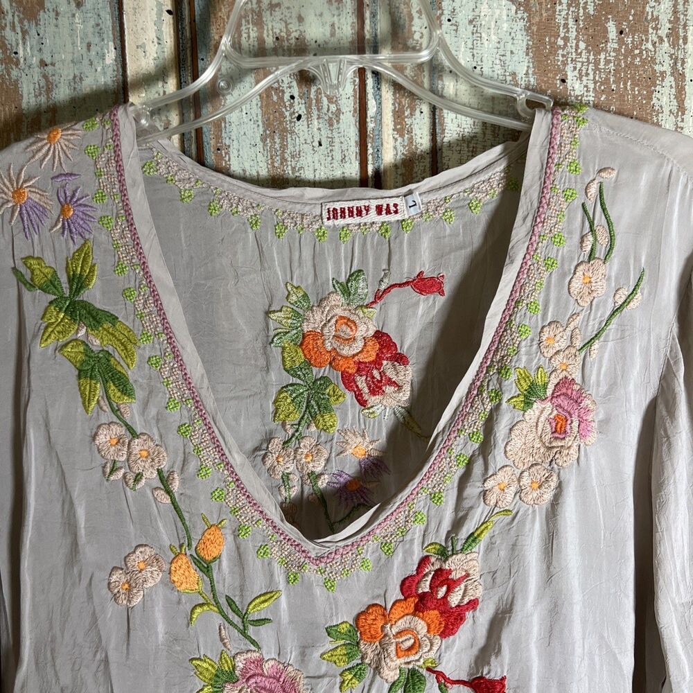Johnny Was Taupe Top V Neck Extensive Floral Embroidery Large SEE LISTING - Picture 3 of 16